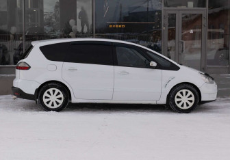 Подержанный автомобиль Ford S-MAX 2008 года (4 фото)
