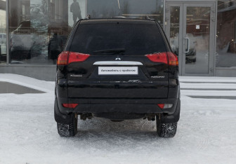 Подержанный автомобиль Mitsubishi Pajero Sport 2010 года (6 фото)