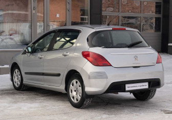 Подержанный автомобиль Peugeot 308 Hatchback 2011 года (7 фото)