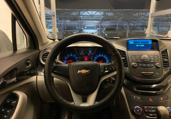 Подержанный автомобиль Chevrolet Orlando 2011 года (8 фото)