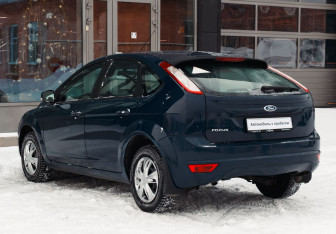 Подержанный автомобиль Ford Focus Hatchback 2011 года (7 фото)