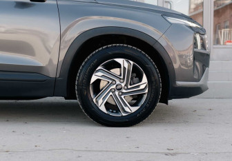 Подержанный автомобиль Hyundai Santa Fe 2021 года (9 фото)