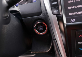 Подержанный автомобиль Toyota Camry Sedan 2016 года (15 фото)