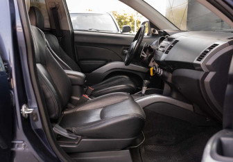 Подержанный автомобиль Mitsubishi Outlander 2007 года (19 фото)