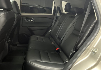 Подержанный автомобиль Nissan X-Trail 2021 года (16 фото)