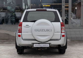 Подержанный автомобиль Suzuki Grand Vitara 2008 года (6 фото)