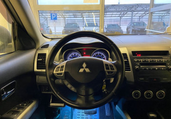 Подержанный автомобиль Mitsubishi Outlander 2007 года (8 фото)