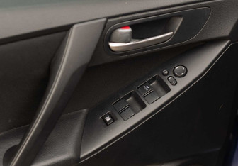 Подержанный автомобиль Mazda 3 Sedan 2013 года (16 фото)