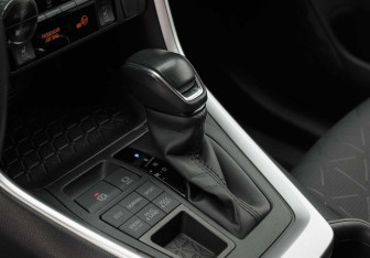 Подержанный автомобиль Toyota RAV4 2020 года (17 фото)