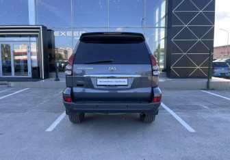 Подержанный автомобиль Toyota Land Cruiser Prado 2007 года (6 фото)