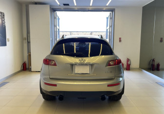 Подержанный автомобиль Infiniti FX 2003 года (5 фото)