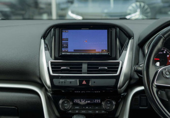 Подержанный автомобиль Mitsubishi Eclipse Cross 2018 года (14 фото)