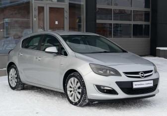 Подержанный автомобиль Opel Astra Hatchback 2014 года (3 фото)