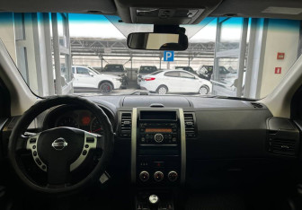 Подержанный автомобиль Nissan X-Trail 2010 года (9 фото)