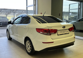 Подержанный автомобиль Kia Rio Sedan 2016 года (6 фото)