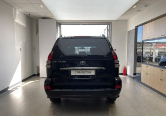 Подержанный автомобиль Toyota Land Cruiser Prado 2003 года (6 фото)