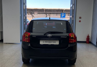 Подержанный автомобиль Toyota Corolla Hatchback 2006 года (6 фото)