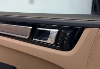 Подержанный автомобиль Porsche Cayenne 2019 года (13 фото)