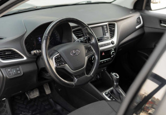 Подержанный автомобиль Hyundai Solaris Sedan 2017 года (11 фото)
