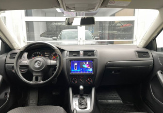 Подержанный автомобиль Volkswagen Jetta Sedan 2014 года (11 фото)