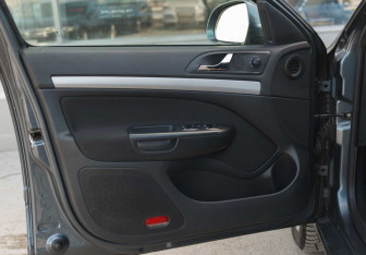 Подержанный автомобиль Skoda Octavia Liftback 2012 года (16 фото)