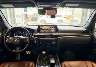 Подержанный автомобиль Lexus LX 2021 года (16 фото)