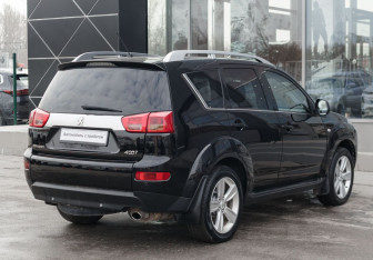 Подержанный автомобиль Peugeot 4007 2010 года (5 фото)