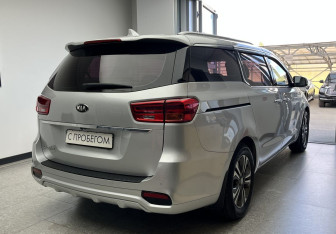 Подержанный автомобиль Kia Carnival 2018 года (4 фото)