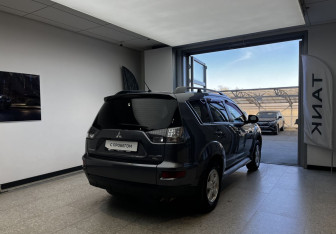Подержанный автомобиль Mitsubishi Outlander 2012 года (4 фото)