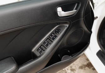 Подержанный автомобиль Kia Cerato Sedan 2013 года (16 фото)