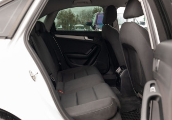 Подержанный автомобиль Audi A4 Sedan 2012 года (22 фото)