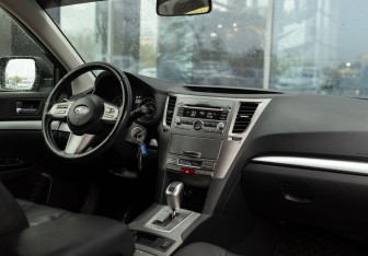 Подержанный автомобиль Subaru Legacy Sedan 2011 года (10 фото)
