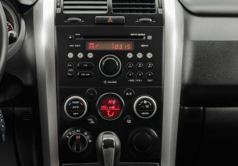 Подержанный автомобиль Suzuki Grand Vitara 2008 года (14 фото)