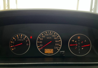 Подержанный автомобиль Nissan X-Trail 2006 года (12 фото)