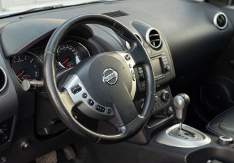 Подержанный автомобиль Nissan Qashqai 2013 года (11 фото)