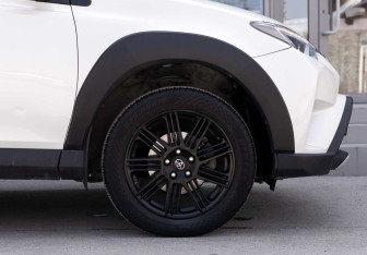 Подержанный автомобиль Toyota RAV4 2017 года (9 фото)