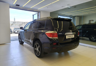 Подержанный автомобиль Toyota Highlander 2013 года (6 фото)