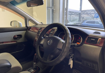 Подержанный автомобиль Nissan Tiida Sedan 2006 года (7 фото)