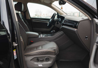 Подержанный автомобиль Volkswagen Touareg 2021 года (24 фото)
