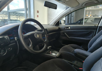Подержанный автомобиль Volkswagen Passat Sedan 1998 года (7 фото)