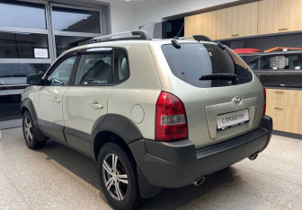Подержанный автомобиль Hyundai Tucson 2008 года (7 фото)