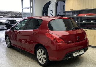 Подержанный автомобиль Peugeot 308 Hatchback 2010 года (7 фото)