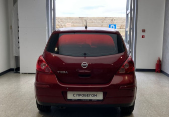 Подержанный автомобиль Nissan Tiida Hatchback 2008 года (6 фото)