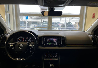 Подержанный автомобиль Skoda Karoq 2021 года (11 фото)