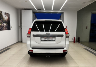 Подержанный автомобиль Toyota Land Cruiser Prado 2016 года (5 фото)