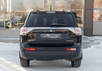 Подержанный автомобиль Mitsubishi Outlander 2013 года (6 фото)