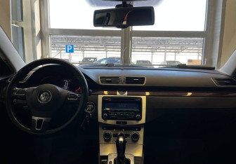 Подержанный автомобиль Volkswagen Passat Wagon 2013 года (15 фото)