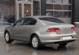 Подержанный автомобиль Volkswagen Passat Sedan 2012 года (7 фото)