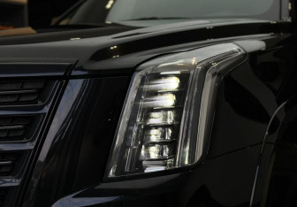 Подержанный автомобиль Cadillac Escalade Suv 2019 года (2 фото)