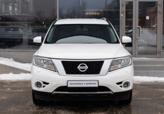 Подержанный автомобиль Nissan Pathfinder 2014 года (2 фото)